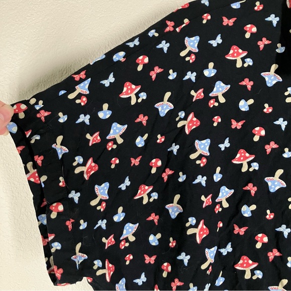 HOT TOPIC Boxy Camp Shirt Short Sleeve Button-Up Top Mushroom 2XL - Picture 3 of 9